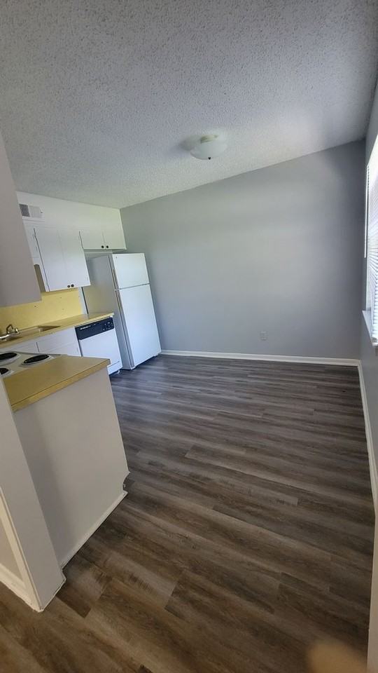 502 Mary Street - Photo 5 of 12