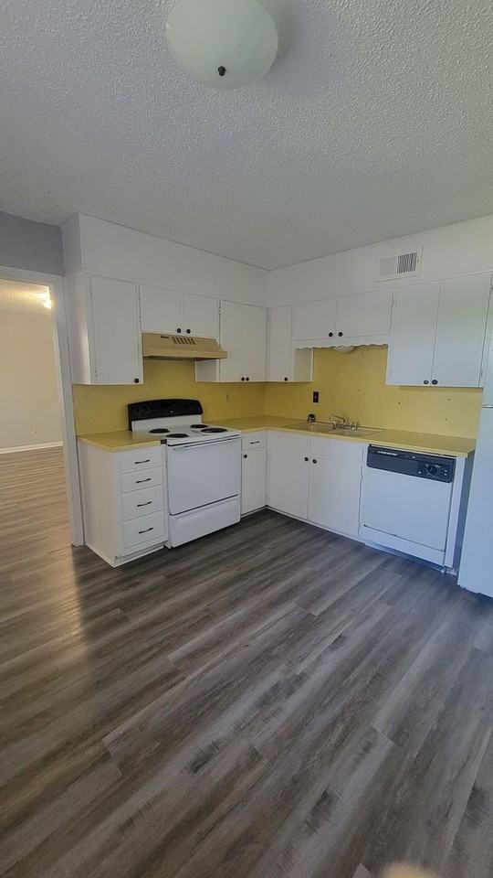 502 Mary Street - Photo 6 of 12