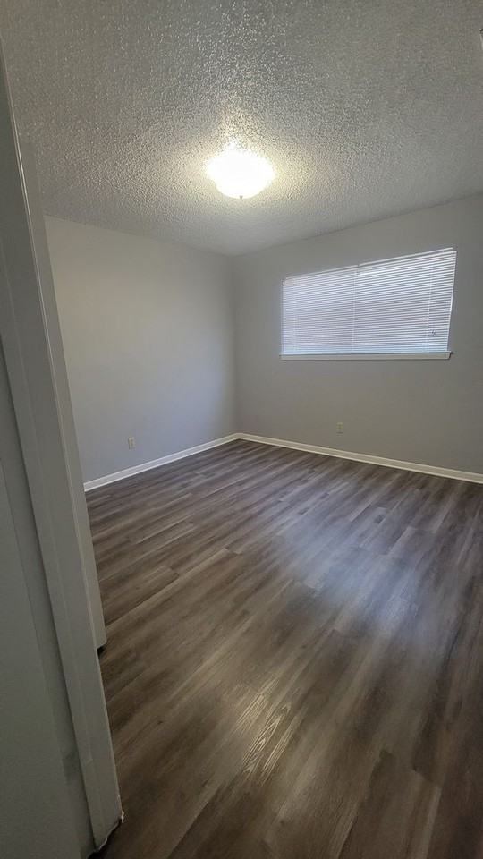 502 Mary Street - Photo 7 of 12