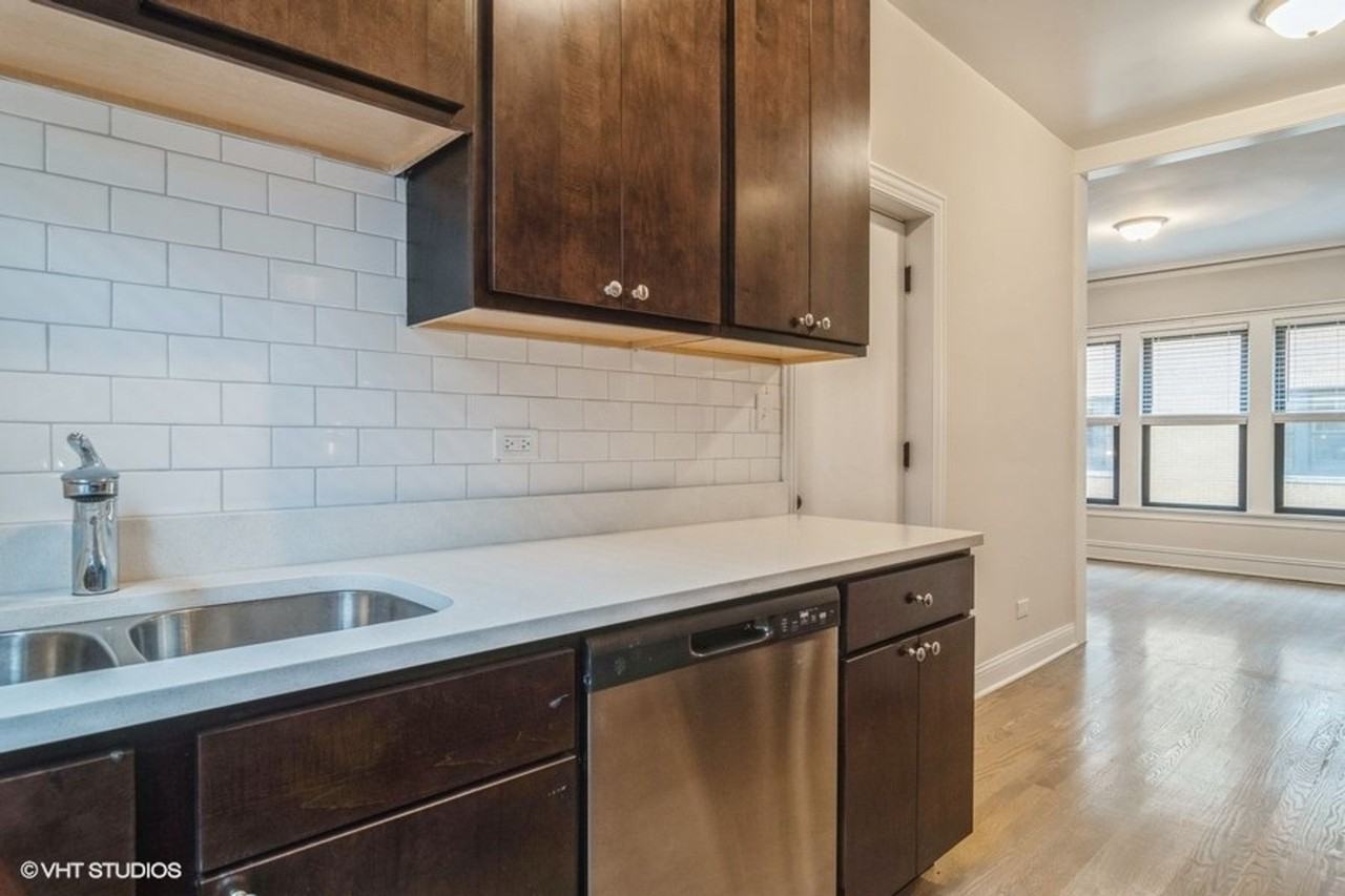 2418 Sawyer LLC - Photo 7 of 11