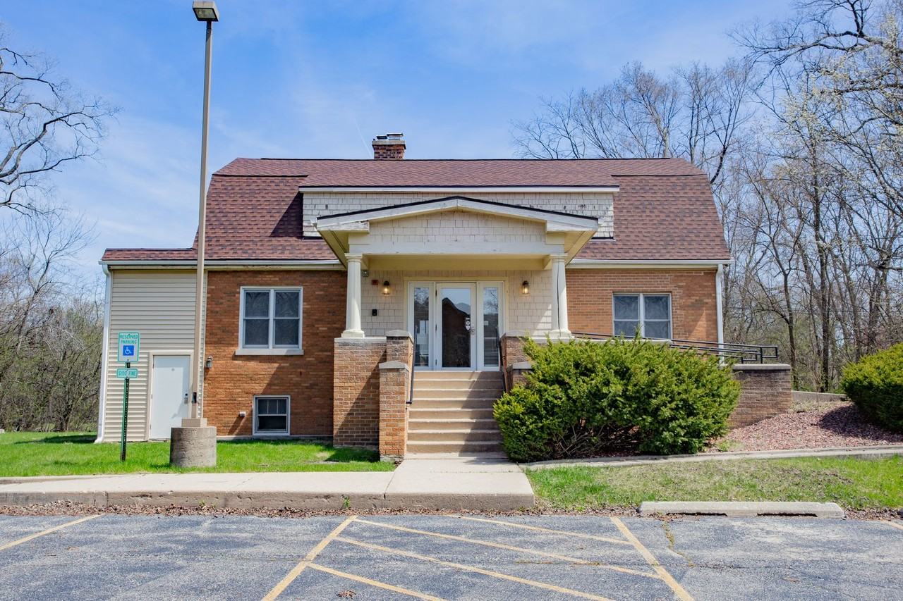 1305 Oswego Rd - Photo 2 of 46