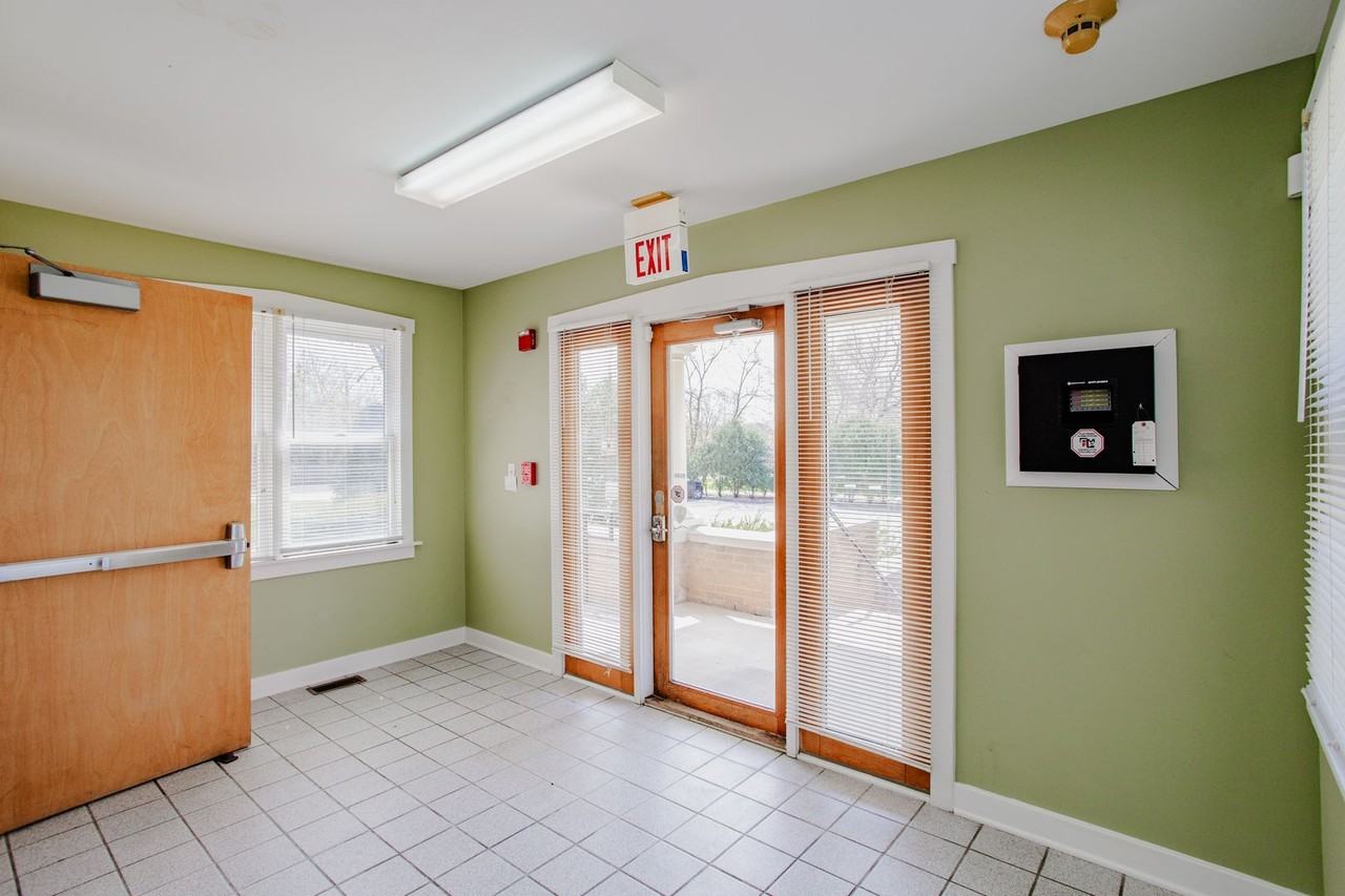 1305 Oswego Rd - Photo 4 of 46