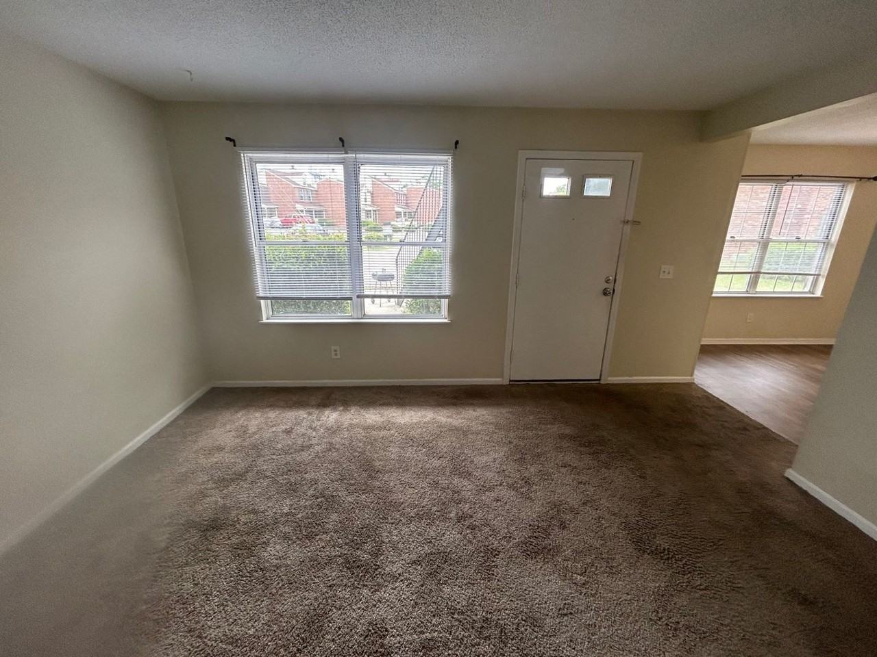 925 Glenn St - Photo 2 of 17