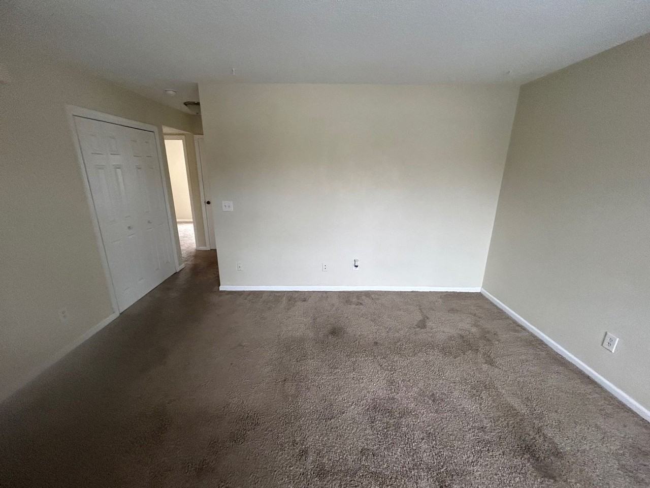925 Glenn St - Photo 3 of 17