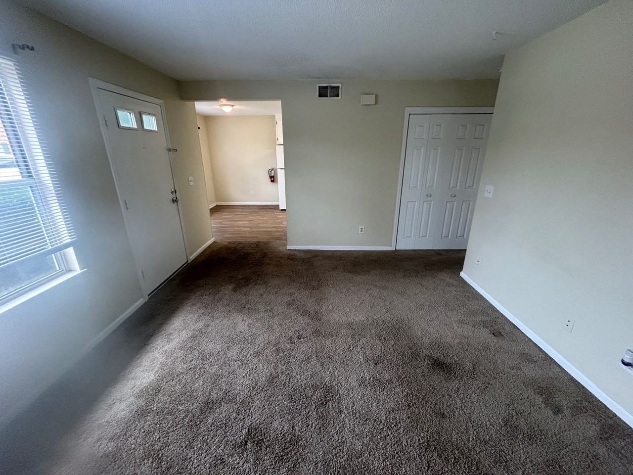 925 Glenn St - Photo 4 of 17