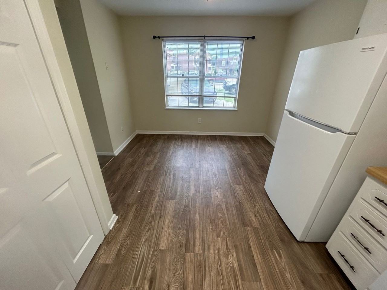 925 Glenn St - Photo 5 of 17