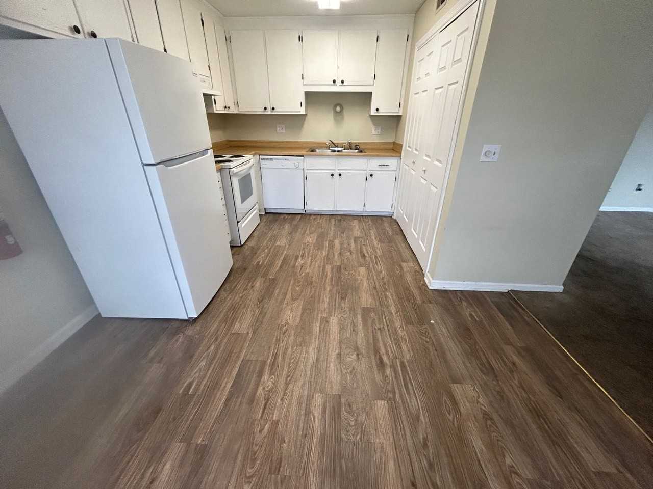 925 Glenn St - Photo 6 of 17