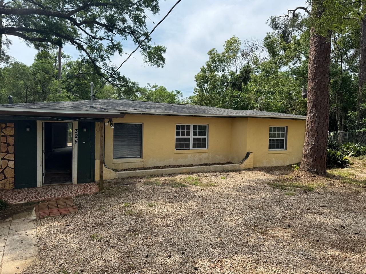 325 Mayo St - Photo 2 of 28