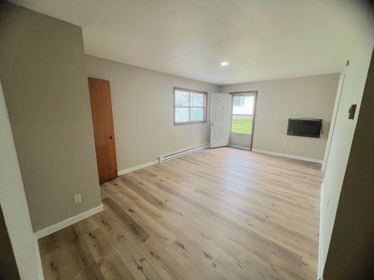 106 Fleetwood Dr - Photo 2 of 8