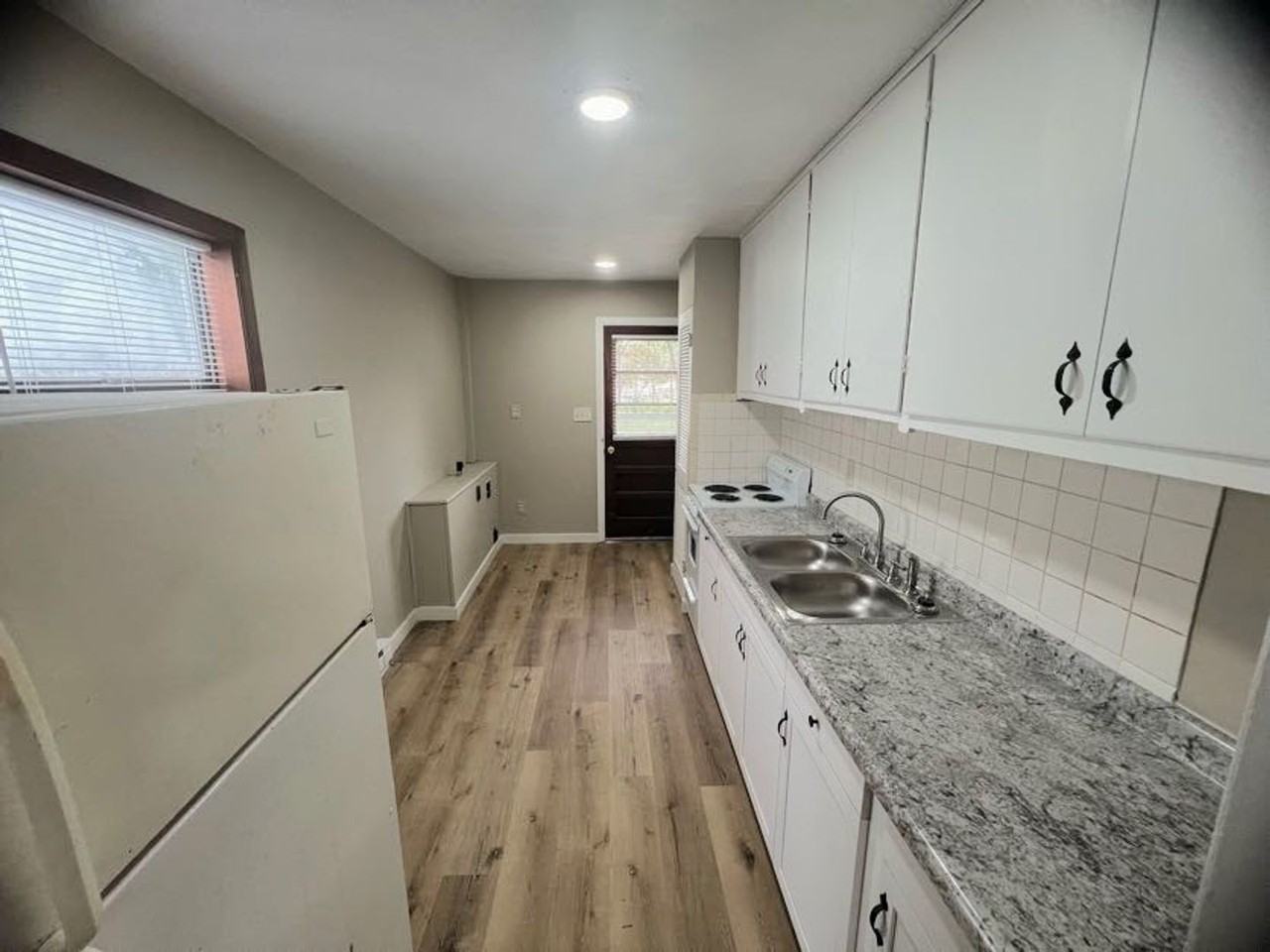 106 Fleetwood Dr - Photo 3 of 8