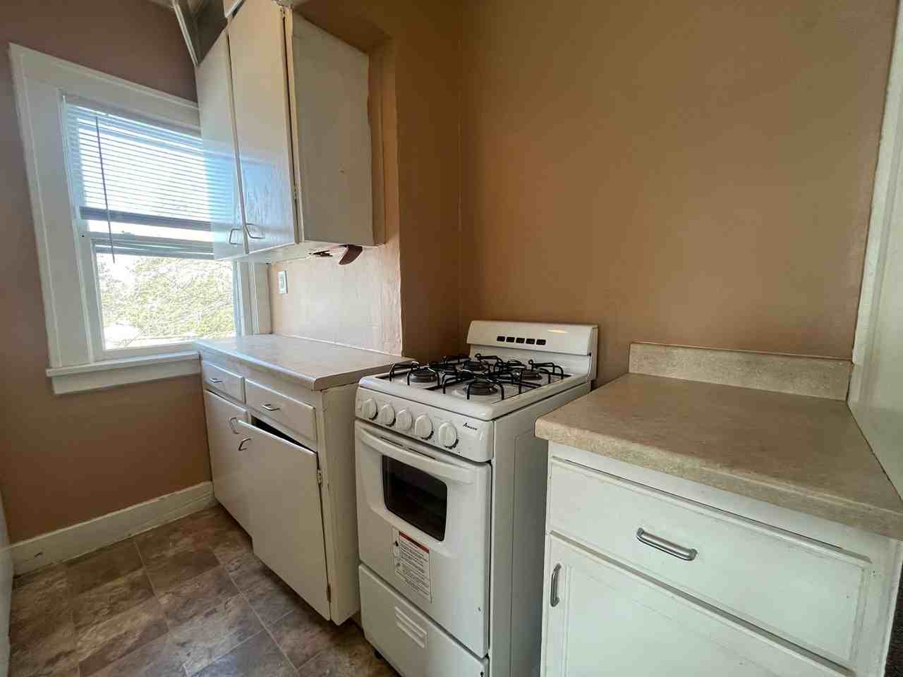 516 Smith Avenue South #1