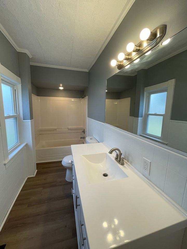 748 Stewart St - Photo 4 of 6