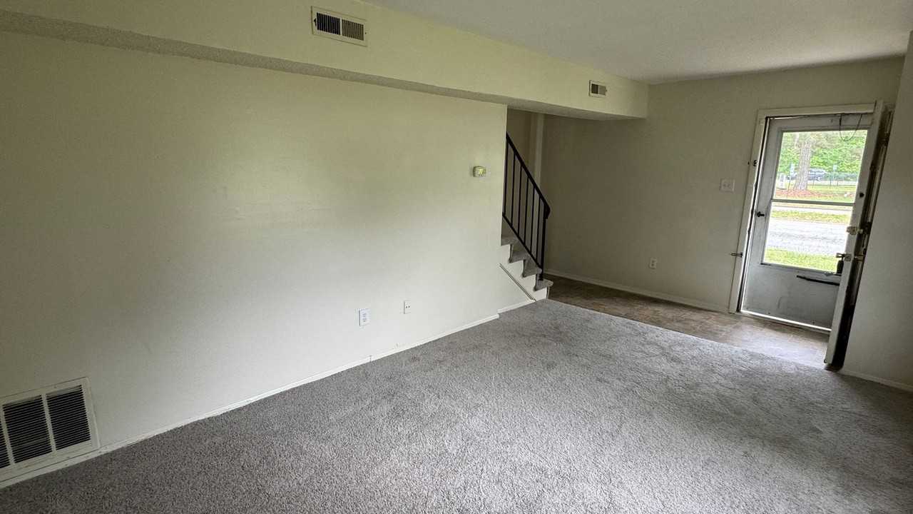 1917 Repp Ct - Photo 2 of 12