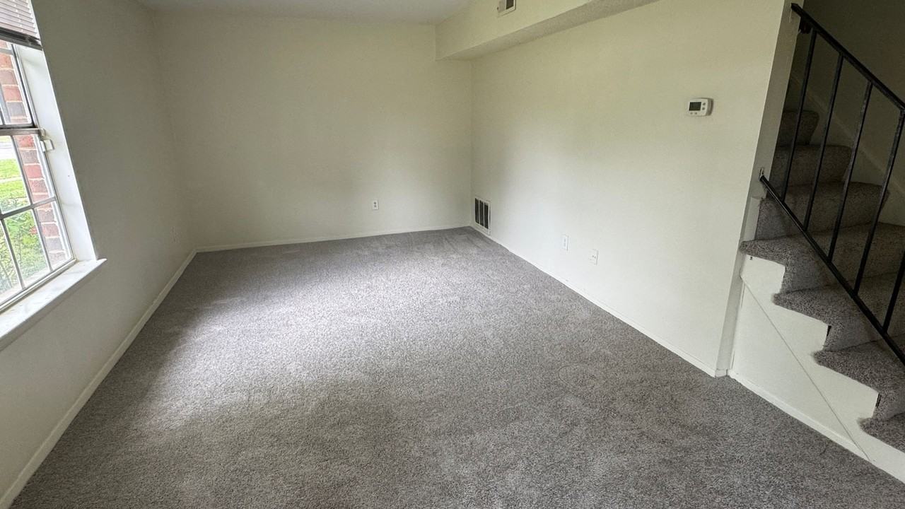 1917 Repp Ct - Photo 3 of 12