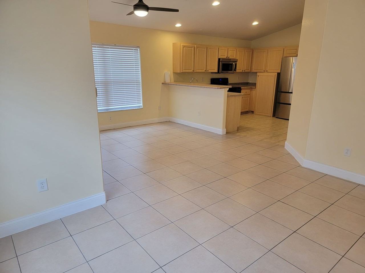 5113 Isabelle Ave - Photo 3 of 10