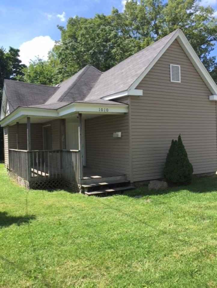 1010 Rogers St - Photo 3 of 14