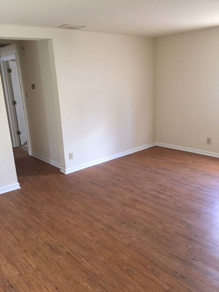 1010 Rogers St - Photo 5 of 14