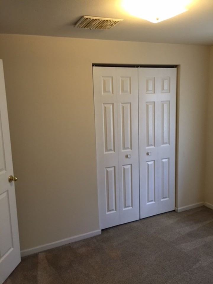 1010 Rogers St - Photo 7 of 14