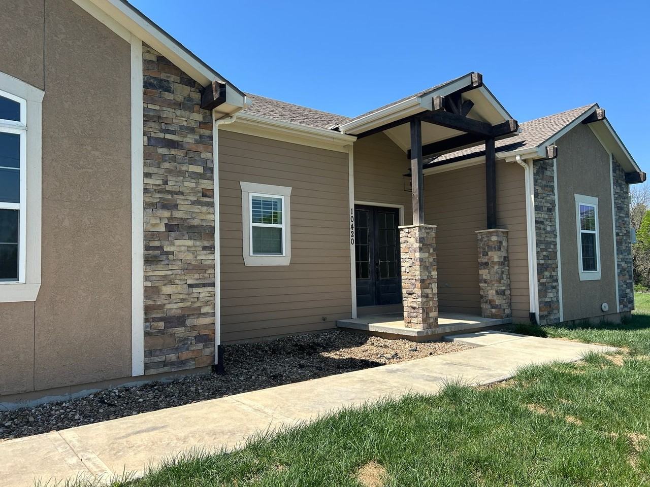 10420 Evening Star Rd - Photo 2 of 32