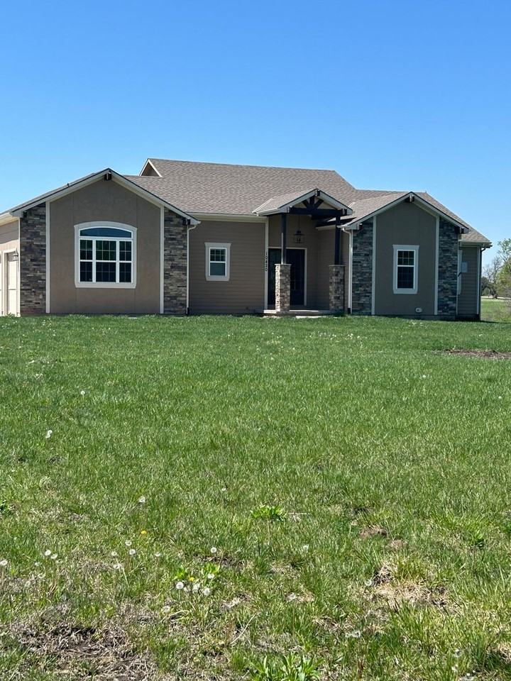 10420 Evening Star Rd - Photo 3 of 32