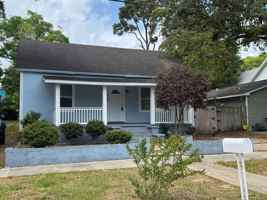 featured image of 810 E Belmont St