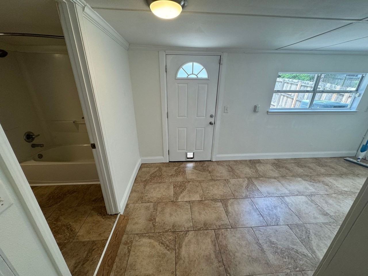 810 E Belmont St - Photo 7 of 21