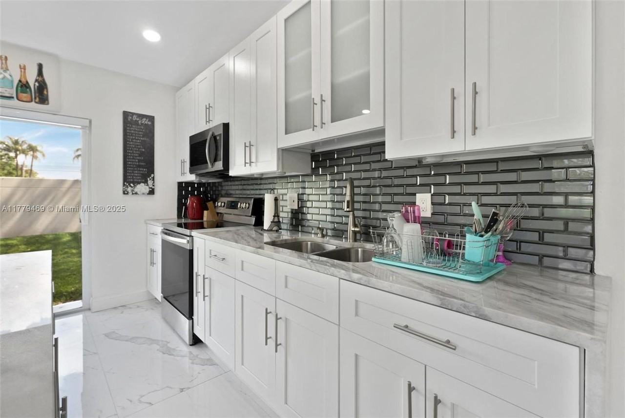 1751 Sw 112th Ter - Photo 2 of 15