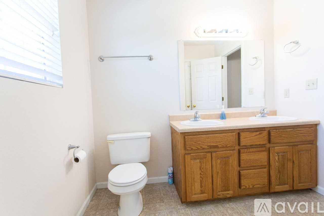 14075 Haywood Dr - Photo 3 of 7