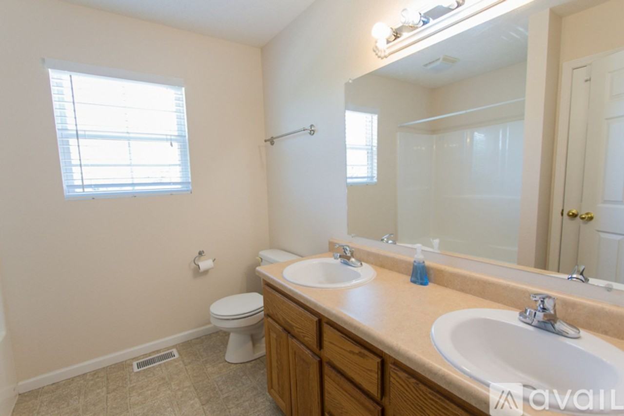 14075 Haywood Dr - Photo 5 of 7