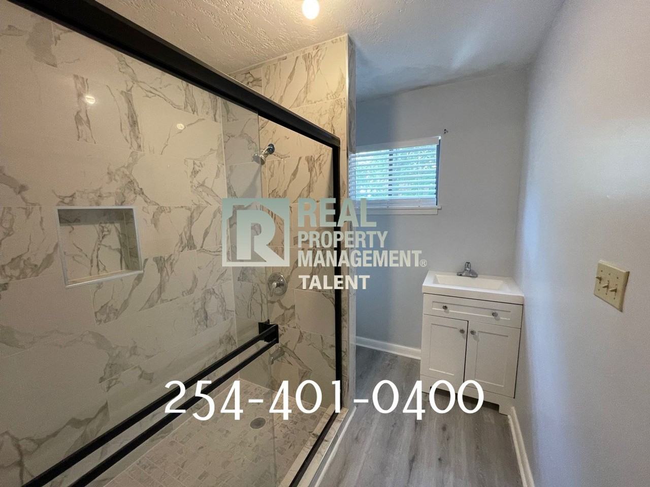 111 Country Club Dr - Photo 2 of 38