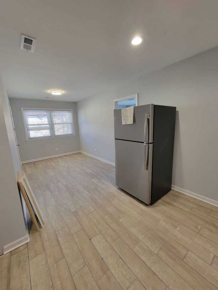 342 E Russell St #1 - Photo 3 of 8