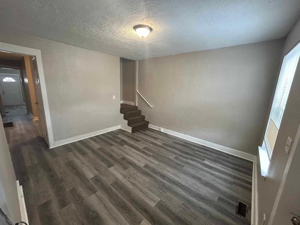 153 Grove Ave #153 - Photo 3 of 9