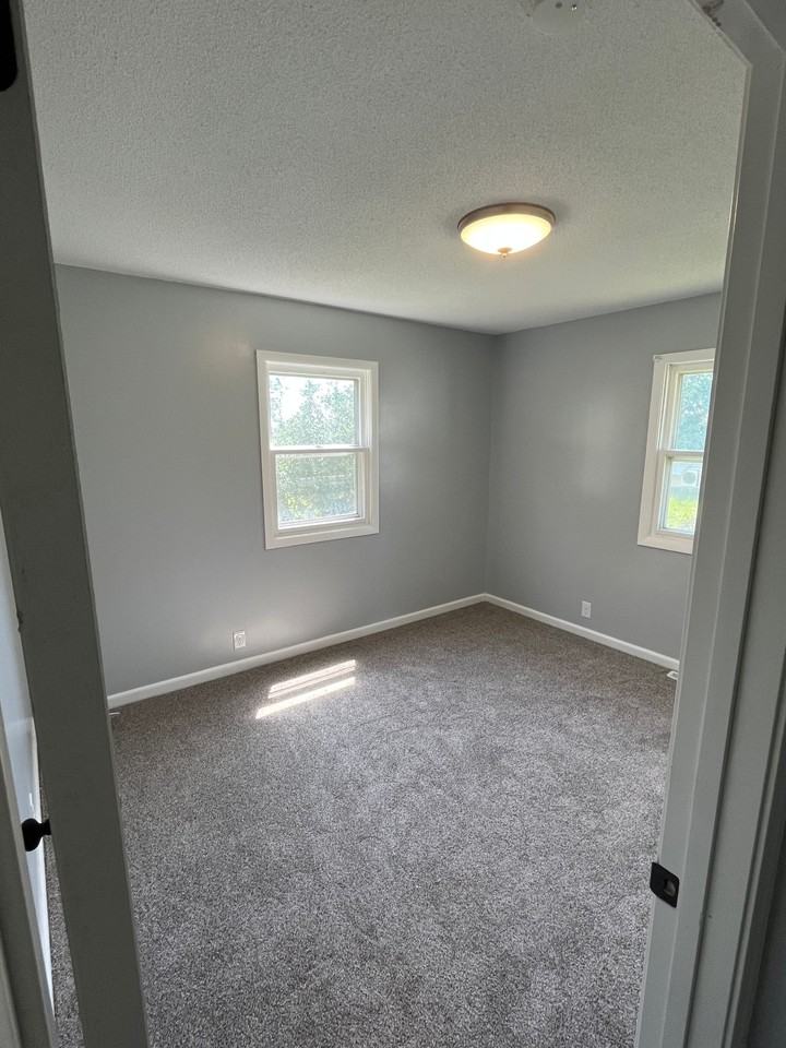 2410 Larson Ave #NA - Photo 7 of 16