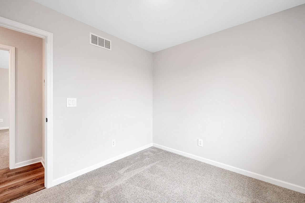 1707 E Limestone St #NA - Photo 2 of 38