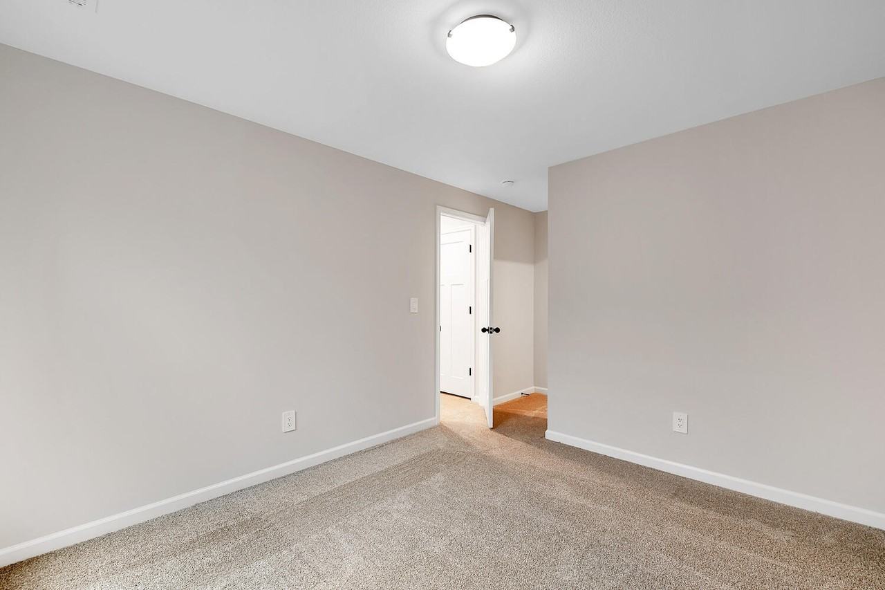 1707 E Limestone St #NA - Photo 3 of 38
