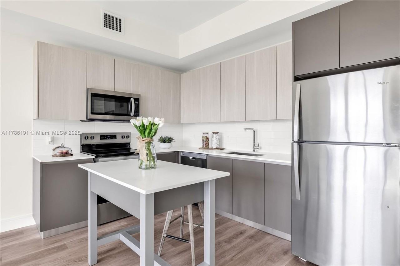 3701 N Dixie Hwy #204 - Photo 6 of 22