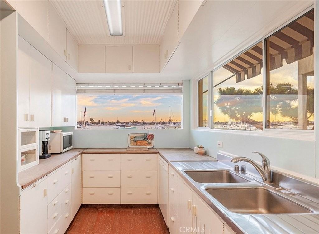 1402 S Bay Front - Photo 5 of 30