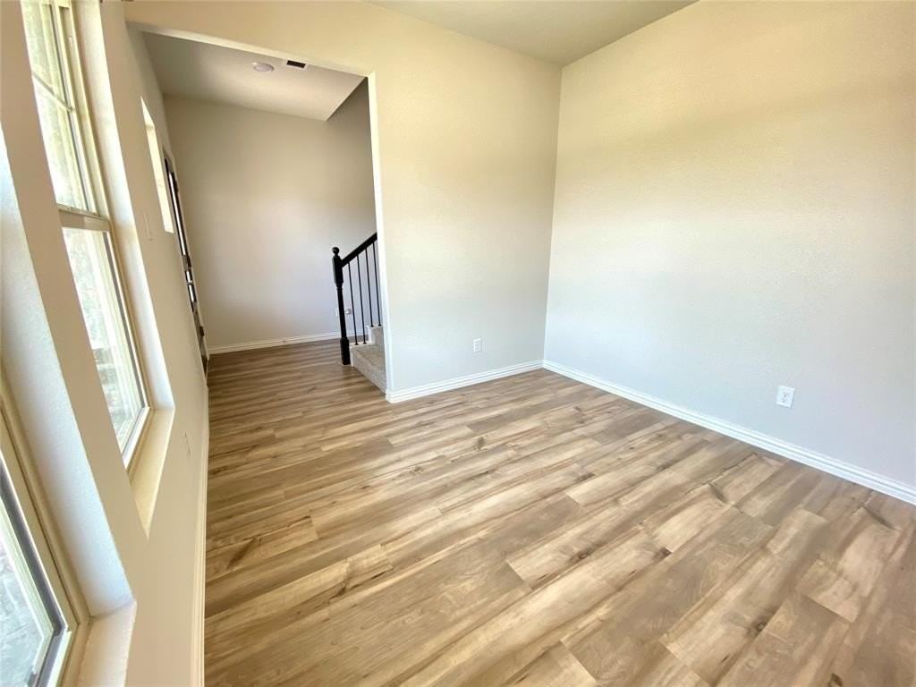 1800 Canyon Ln - Photo 5 of 40