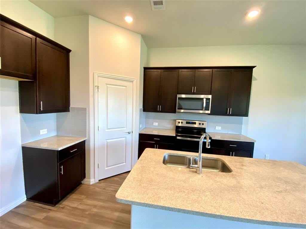 1800 Canyon Ln - Photo 7 of 40