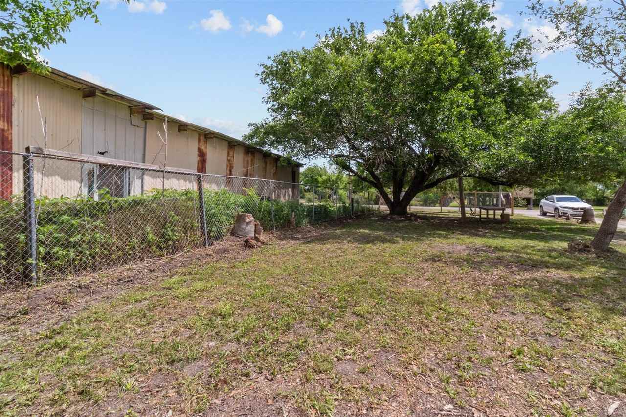 316 20th St - Photo 2 of 14