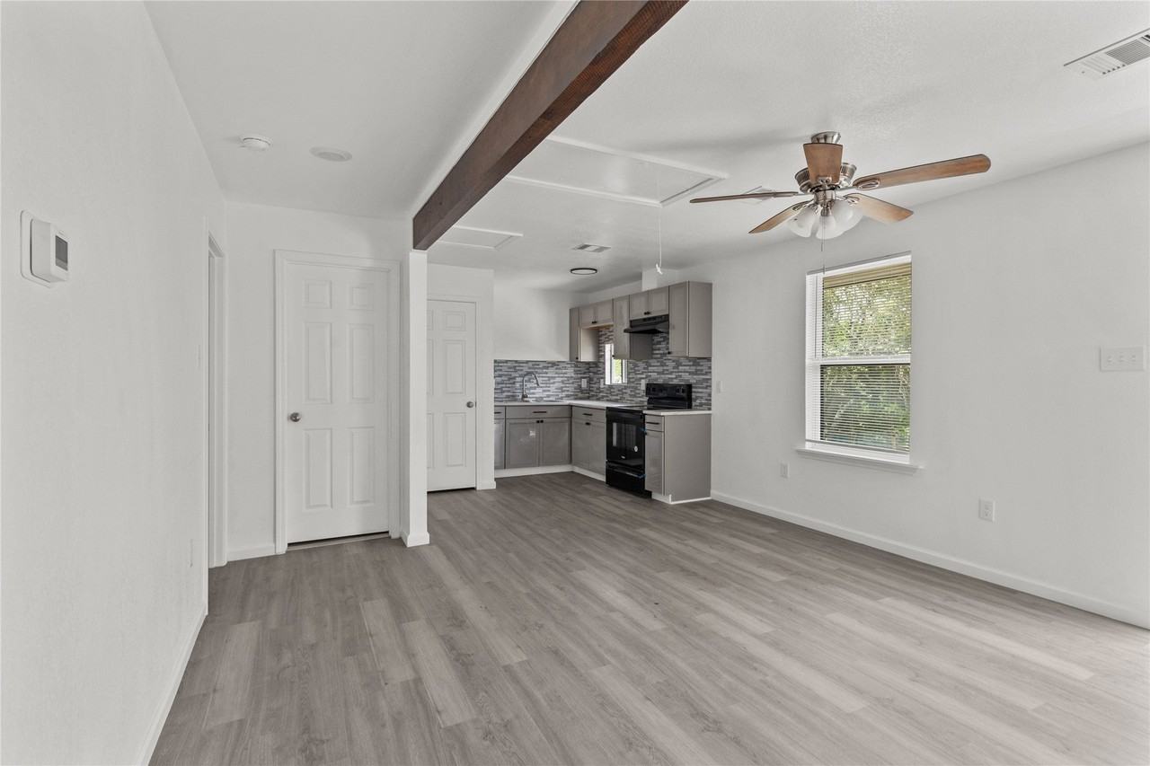 316 20th St - Photo 7 of 14