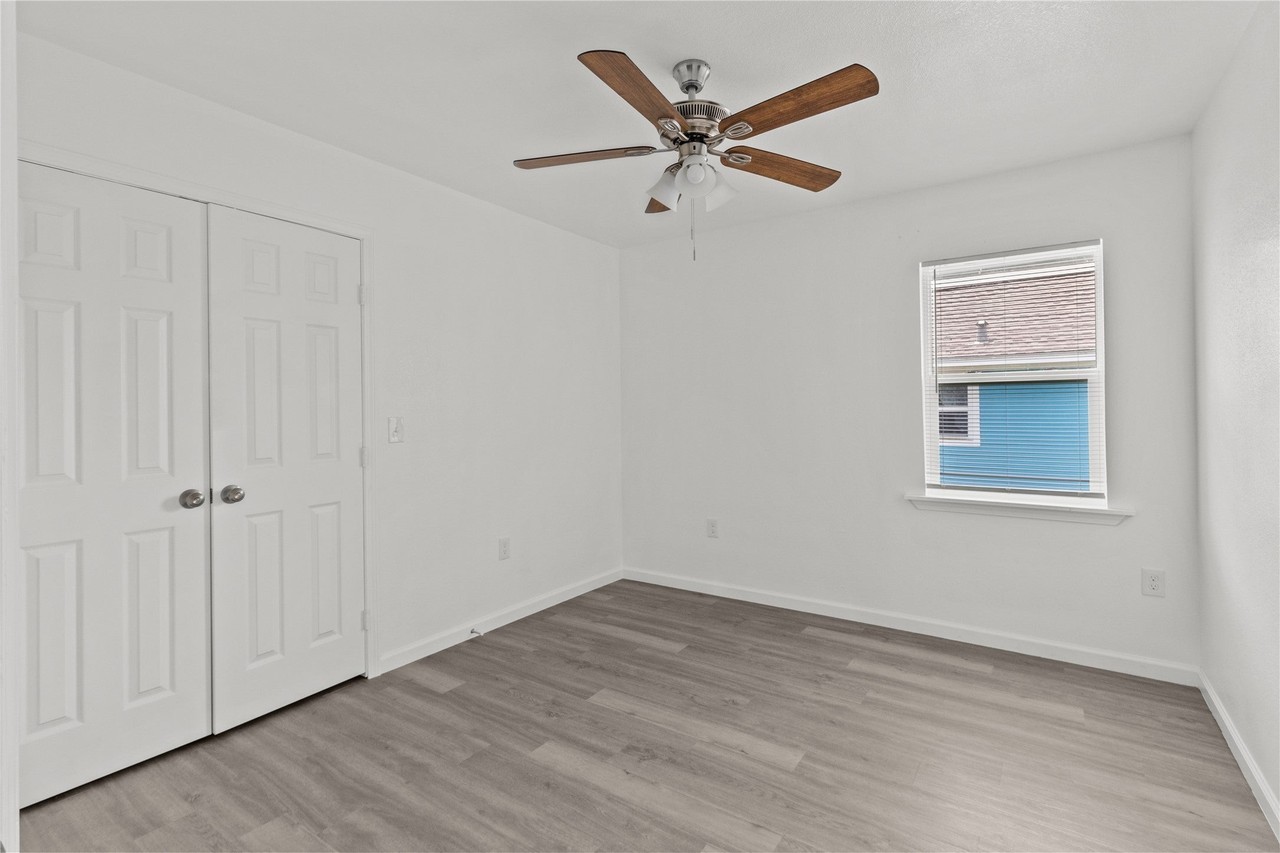 316 20th St - Photo 2 of 12