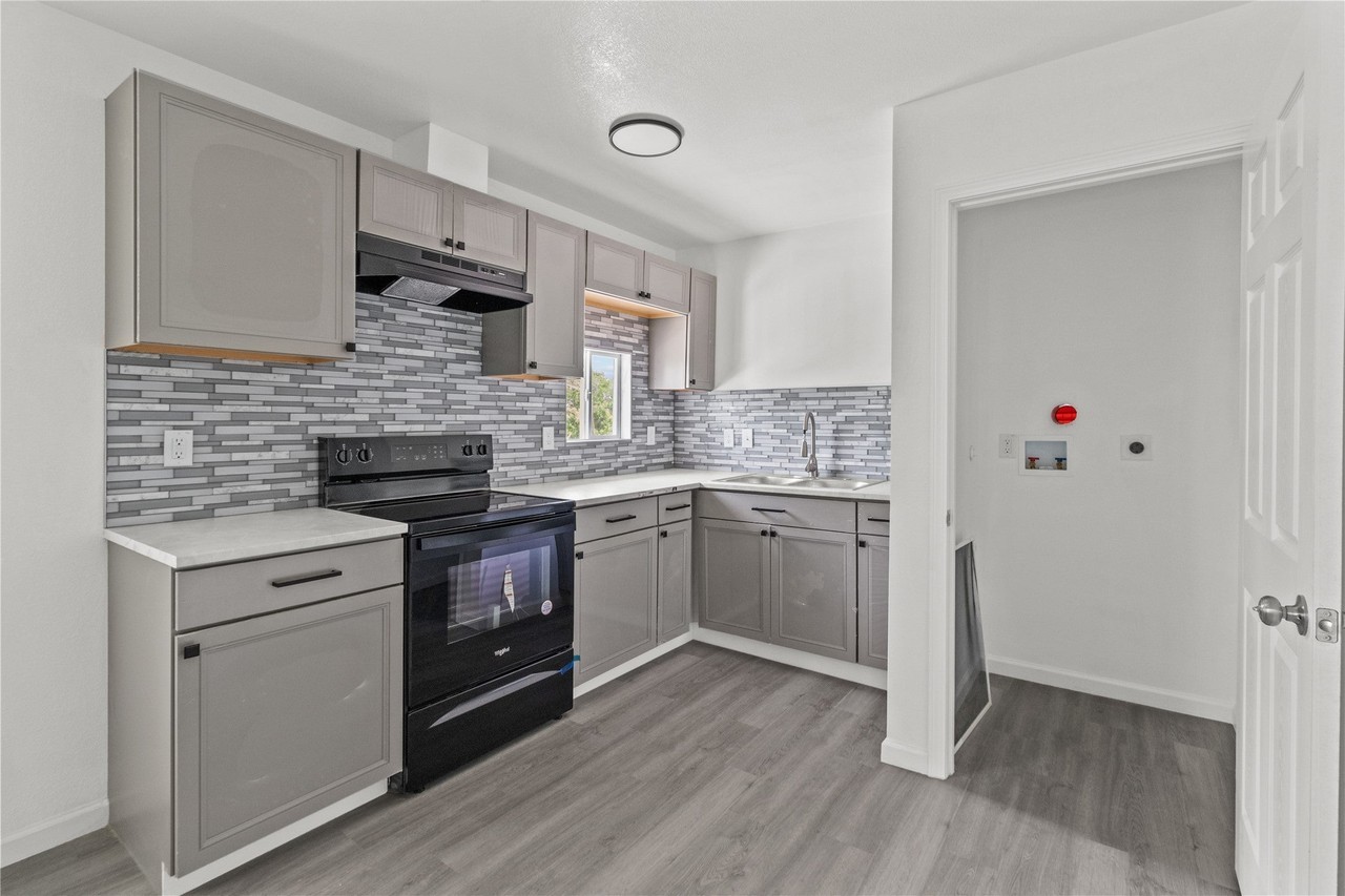 316 20th St - Photo 5 of 12