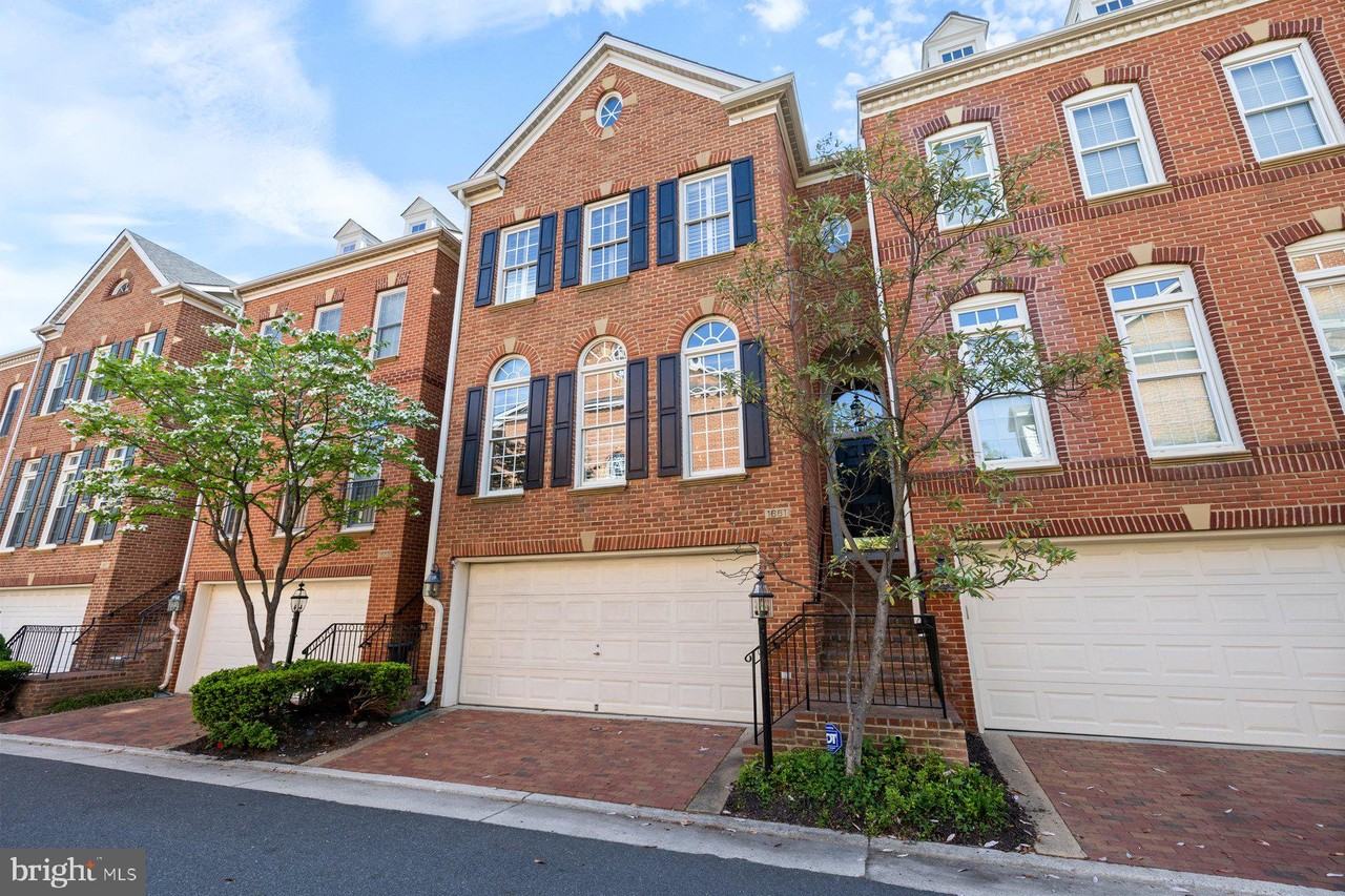 1661 Hunting Creek Dr - Photo 3 of 41