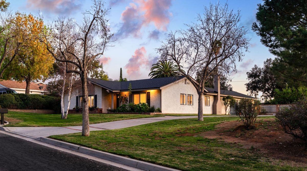 1274 Muirfield Rd - Photo 2 of 50