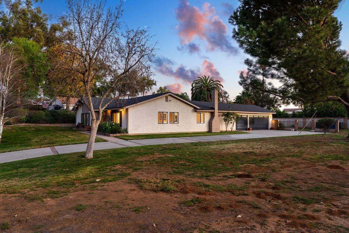 1274 Muirfield Rd - Photo 3 of 50