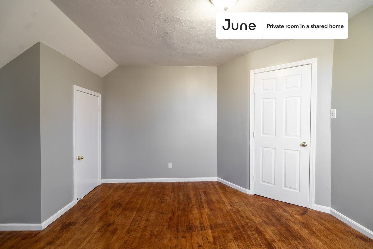 14 Bacon St #C - Photo 4 of 17