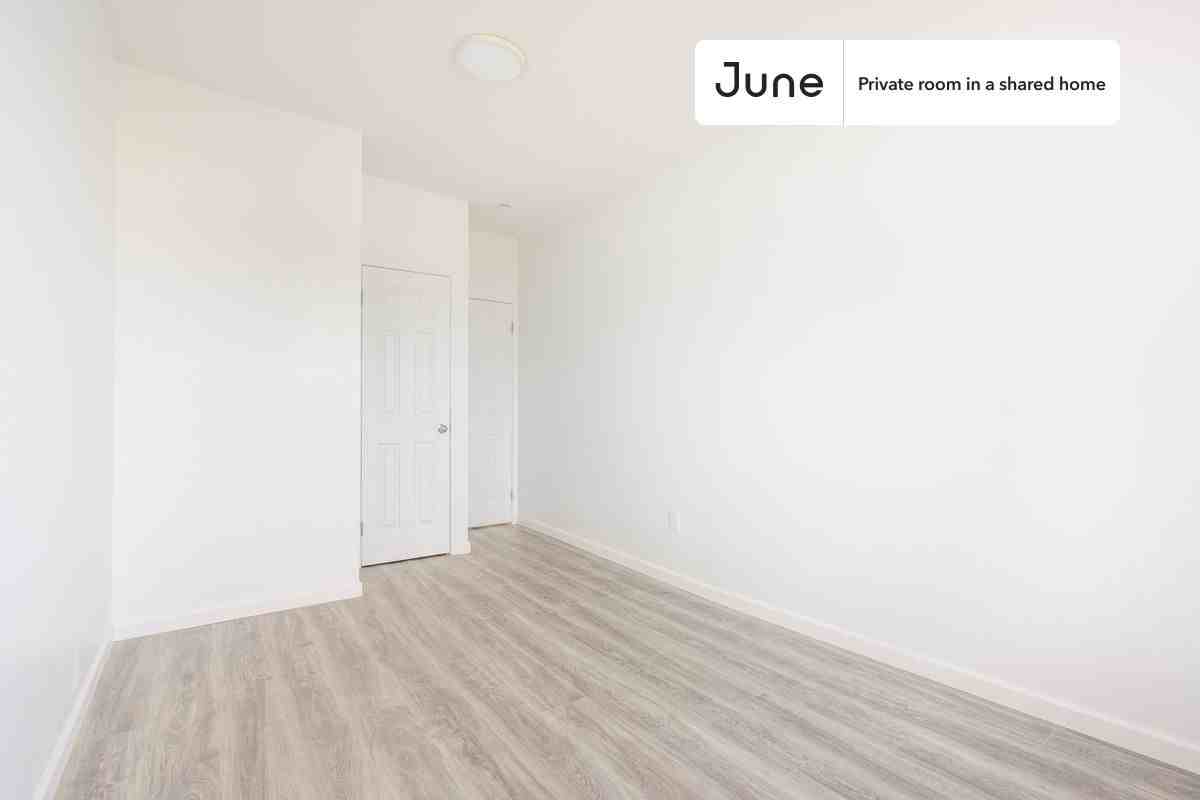 2444 43rd St #A - Photo 5 of 10