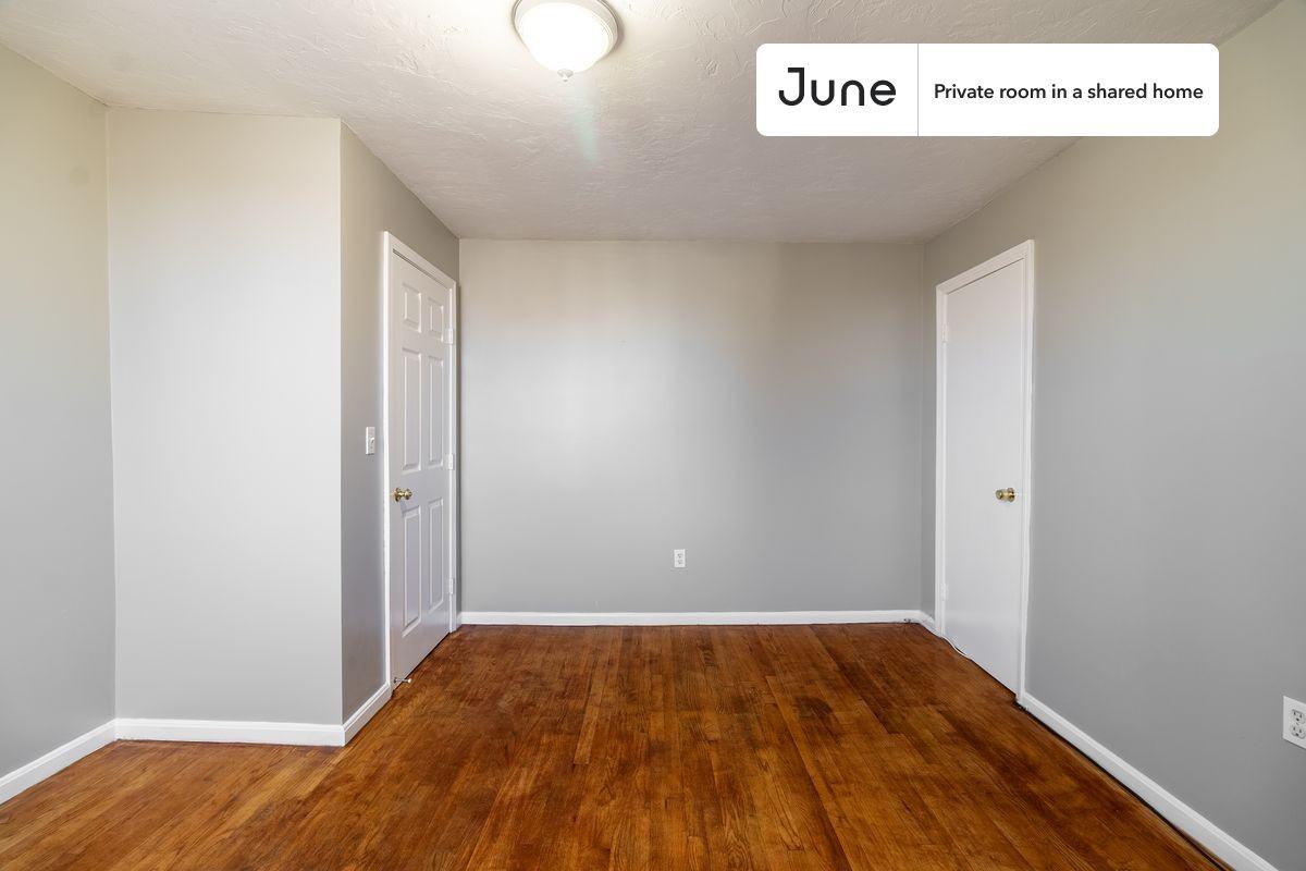 14 Bacon St #D - Photo 4 of 17