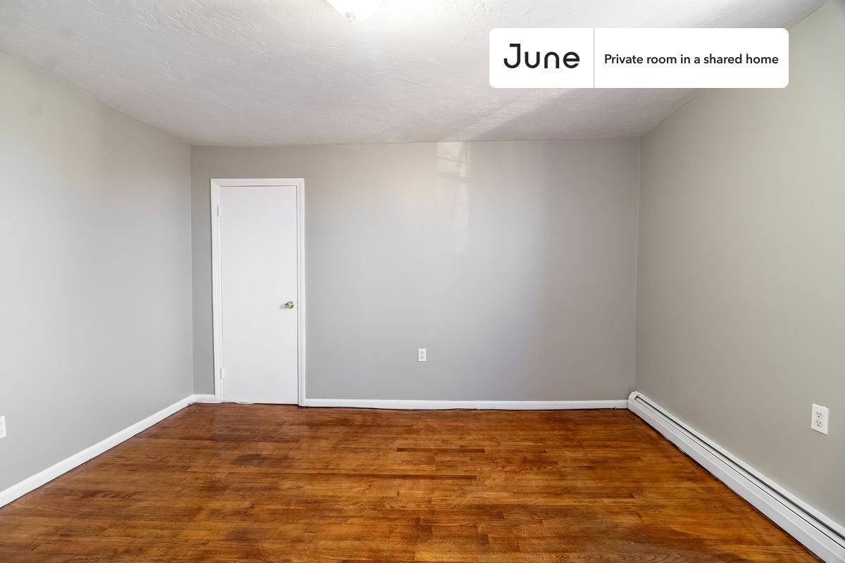 14 Bacon St #D - Photo 5 of 17